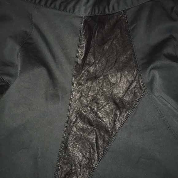 00 XS alice + olivia Leather GeoPatch Flirty Skirt - Picture 3 of 6